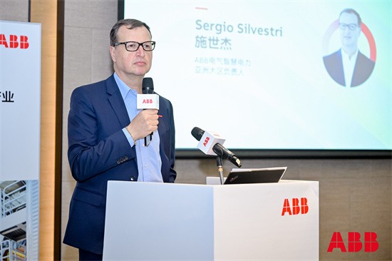 ABB电气智慧电力亚洲大区负责人施世杰发表开幕致辞.jpg