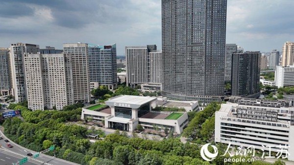 航拍花桥晨风时尚创意产业园。 人民网 鞠峰摄