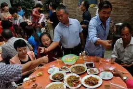 农村人为什么喜欢办宴席?看了这篇文章你就明白了图片