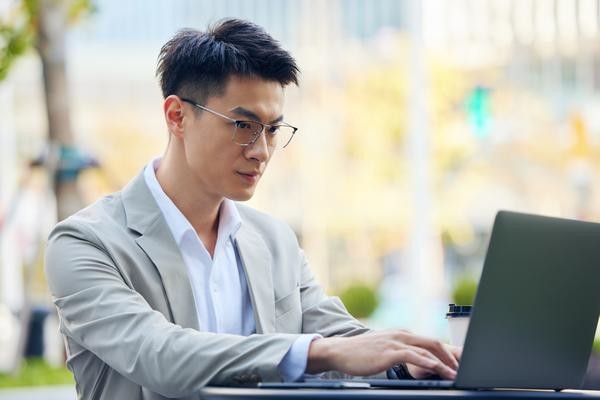 掌握多种技能，提升个人竞争力——工作生活中的“多面手”图1