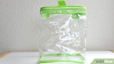 Step 1 急救药包大小要选好,既要足够放得下所有必须的药品,又要轻便易携。