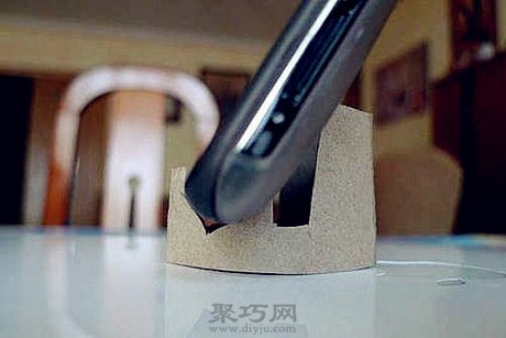 卫生纸筒妙用diy实用手机支架