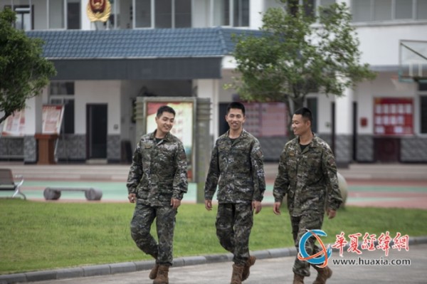 6、心理疏导解开官兵心结。李笑仙 摄_副本