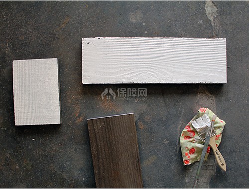 家居DIY：利用废弃木板自制复古手机支架