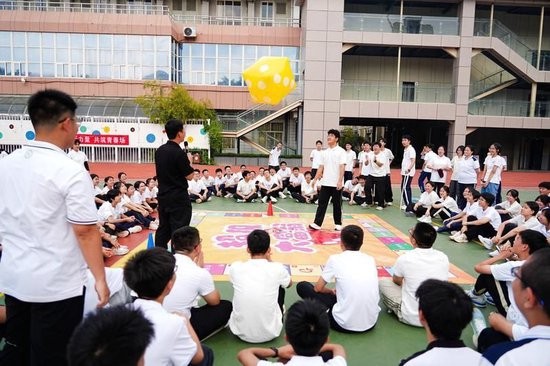 远东一中高一年级迎新活动让学生们迅速融入新集体。学校供图