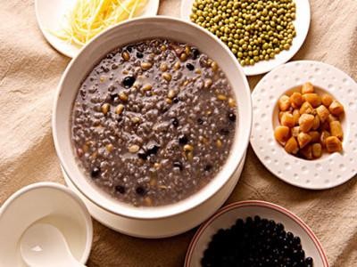 日常生活中应该从饮食开始关爱老人