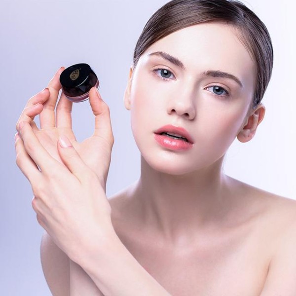 化妆师忠告：化妆时，这3个“小细节”莫忽视！不然毁颜值还显老