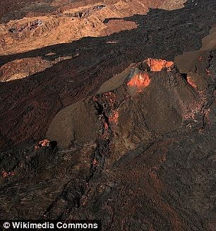 地球上的第二大火山是夏威夷的莫纳罗亚山（如图）。它占地近2000平方英里（5179.98平方公里），其面积大约是大塔穆的2%