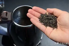 热水壶里撒一把,水垢污垢全清除,几分钟立马干净如新,太实用了图片