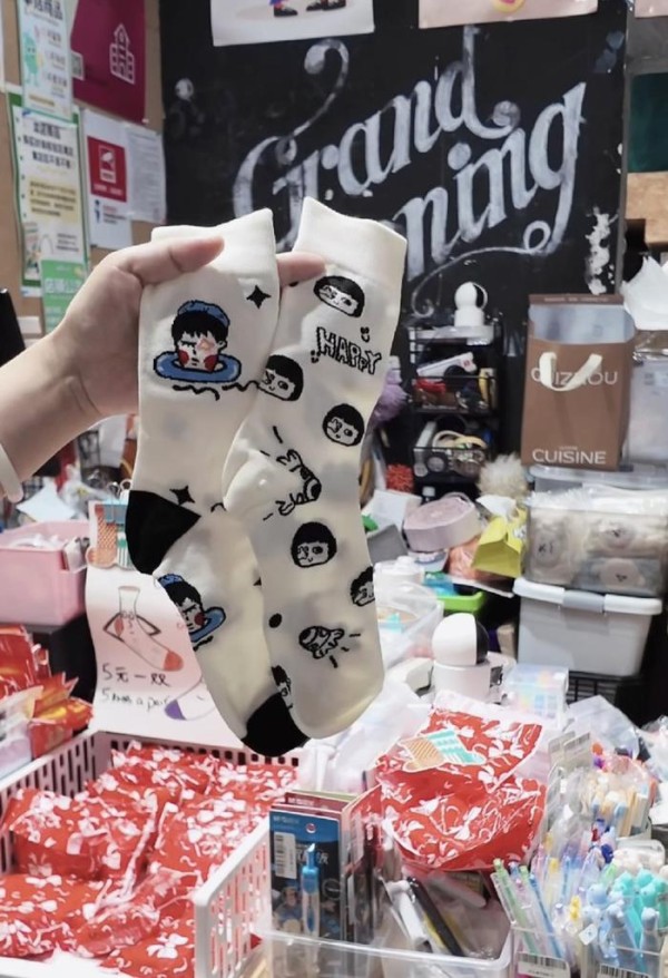 错袜。 周昱帆摄