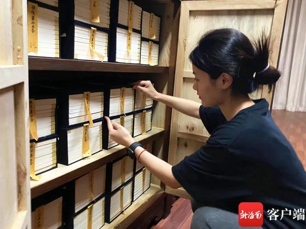 海南“95后”古籍修复师邱雪纯传承传统手艺，给古籍第二次“生命”