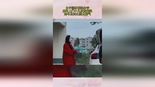 女子闹矛盾提分手，男生上门十几次被嘲讽，如今及时止损太解气！