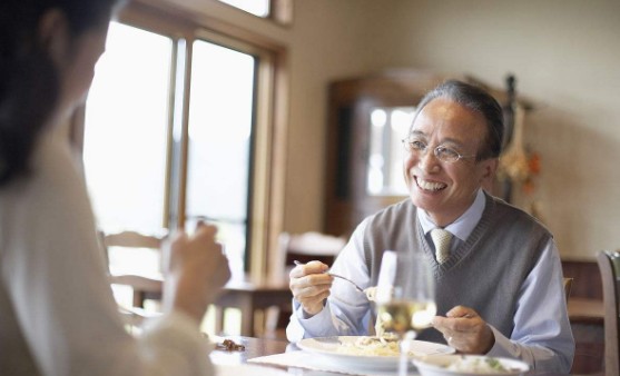 老年人养生饮食并不难 记住这几点就行了！