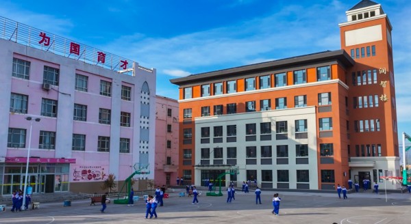 6.总投资952万元，建筑面积3168平方米新建的的新源县第五中学教学楼。