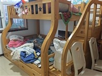 实木上下铺床，下铺1.5米宽2米长，上铺1.3米宽，带楼梯和抽屉收纳，能拆卸。买时3800，现处理：...