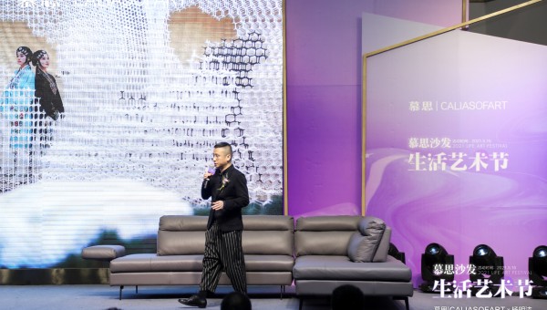 狮子座的舞台哲学:生活即表演的自我绽放艺术