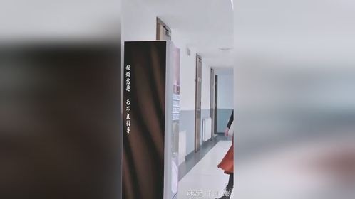 你见过这么离谱的自动咖啡机吗，里面竟然隐藏一个人，太有趣了