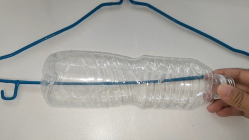 衣架上挂个塑料瓶，还有这个大作用，全家都夸聪明，快学学