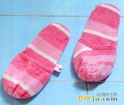 旧粉针织背心变费为宝 DIY冬天室内拖鞋
