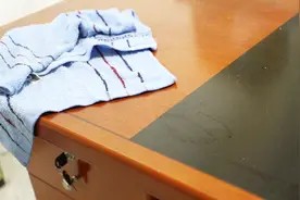 桌子落灰需要天天擦？教你一招小妙招，一周都不用再擦拭视频封面