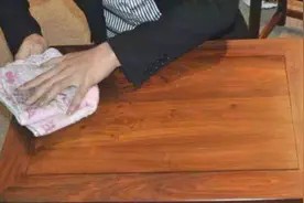 家具脏了别再用水擦，水里滴几滴，家具干净，一个月都不落灰尘视频封面