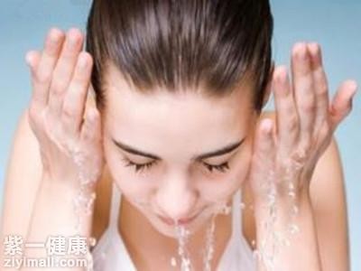 面部保湿小窍门 这样给脸部补水效果好