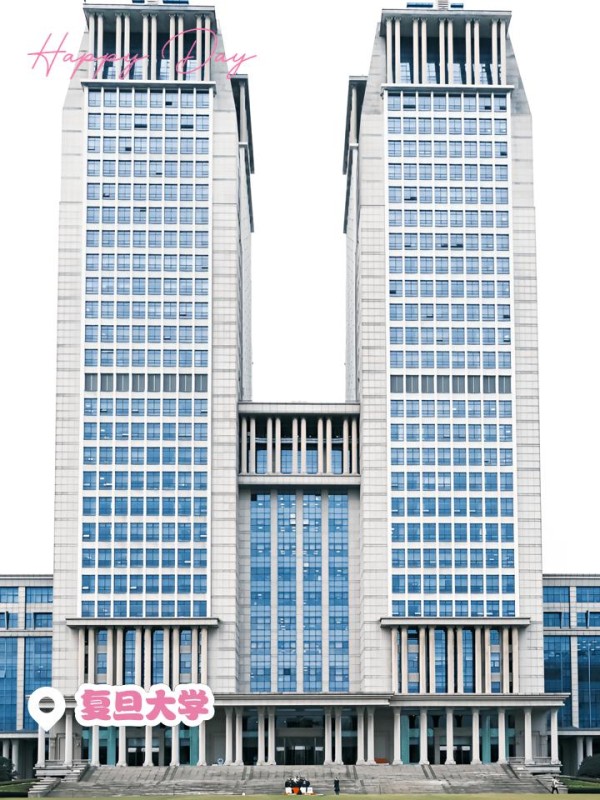 五角场一日游攻略 昨天逛了五角场，简直是超充实的一天！记录一下，以后可以回味~  游玩路线看这里： 复旦大学->大学路集市->创智天地->太平洋森活天地->五角场商圈 首先，早上10点半到的复旦大学，虽然只待了两个小时，但这里的每一秒都充满历史和学术气息。校园里满是青春洋溢的学生，特别推荐在光华楼前拍一张照片，背景超美！ 接着，直奔大学路集市。这里真的超文艺，各种小资风情的店铺琳琅满目。特别推荐“文艺复兴”咖啡馆，环境超棒！点了一杯拿铁☕️，可以坐在窗边看着街道，享受慢生活。 从大学路步行10分钟左右，就到了创智天地，满满的现代商务氛围。这里有各种餐厅可以吃饭，还试了试星巴克臻选☕️，环境确实比普通分店好很多，特别适合办公和休息。 午餐后，乘坐地铁10号线到江湾体育场站，再步行20分钟就到了太平洋森活天地。这地方真的融合了自然和现代设计，逛街的好去处️。内部有许多打卡点，比如那个巨大的蝴蝶雕塑，特别适合拍照。 傍晚回到五角场商圈，这里简直是购物天堂！推荐去合生汇，每天都要排长队的LADY M蛋糕一定要试试，季节限定款特别棒！另外，合生汇的星聚会KTV环境超赞，音响效果一级棒，朋友聚会超合适。 小贴士： 1️⃣如果你喜欢美食，特别是季节限定美食，LADY M的蛋糕一定要尝尝； 2️⃣如果喜欢拍照，五角场的各大商圈和打卡点一定不能错过； 3️⃣步行是最佳交通方式，因为景点之间的距离都不远； 4️⃣抓娃娃机爱好者一定要去“娃娃总动员”，成功率高，娃娃种类多，特别适合拍照！ 觉得有用的话就快码住吧，下回继续带你们探秘更多好玩的地方！-有驾