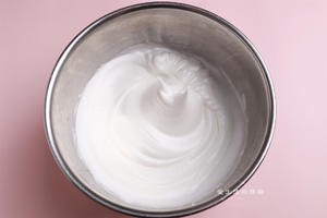 蛋糕中的爱马仕！黑巧提拉米苏卷的做法 步骤3