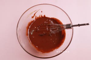 蛋糕中的爱马仕！黑巧提拉米苏卷的做法 步骤2
