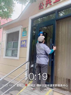  公厕管理持续发力 服务质量不断提升<br>——新城区环境卫生服务中心开展公厕精细化保洁作业相关图片