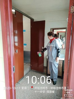  公厕管理持续发力 服务质量不断提升<br>——新城区环境卫生服务中心开展公厕精细化保洁作业相关图片