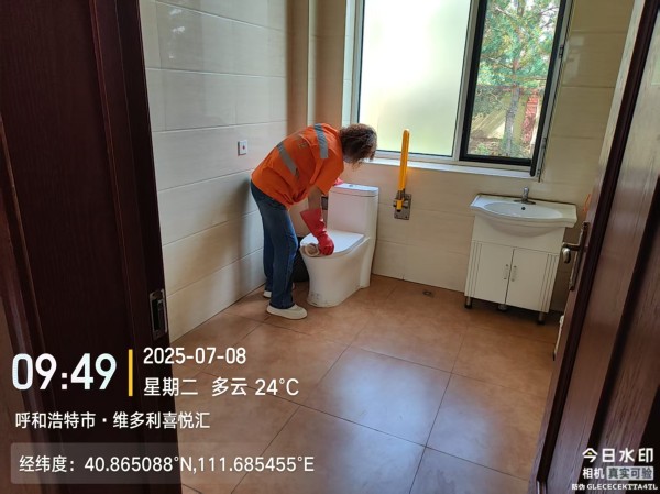  洁净无微处 服务见真情——新城区环境卫生服务中心开展公厕精细化保洁行动相关图片