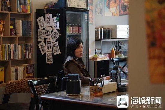 顾少强在朋友的书店里