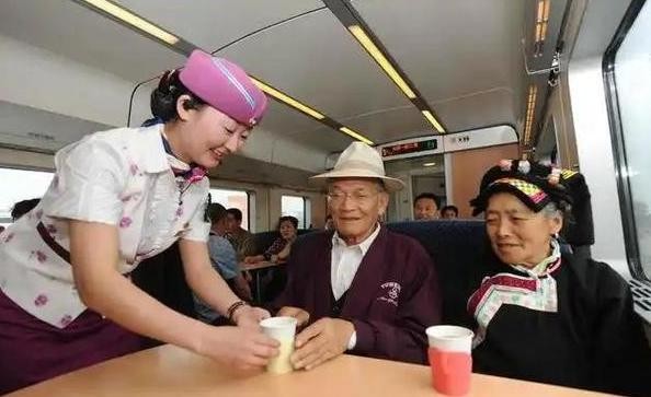 好消息来了！60岁及以上的老人乘车，6月起可享这3项“特殊”福利-有驾