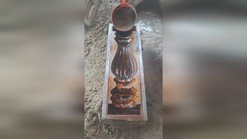 师傅手搓栏杆立柱