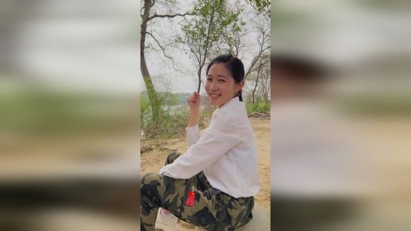 她不会说好听的，只会用笑表达，这样的小雅你们喜欢吗