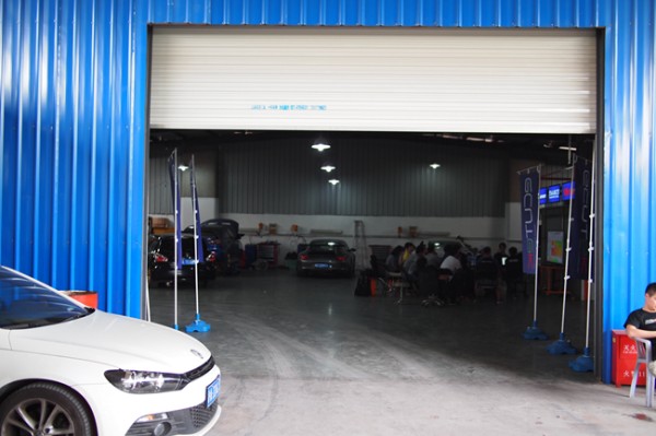 暴力突袭 上海UP店家探访