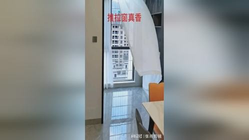 软装没钱了，所以窗帘只装了一层纱，微风吹来，仙气飘飘