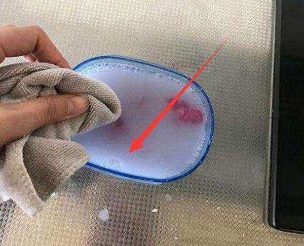 窗帘常年不洗，灰尘厚厚一层？10年老保姆一绝招，洗完跟新的一样