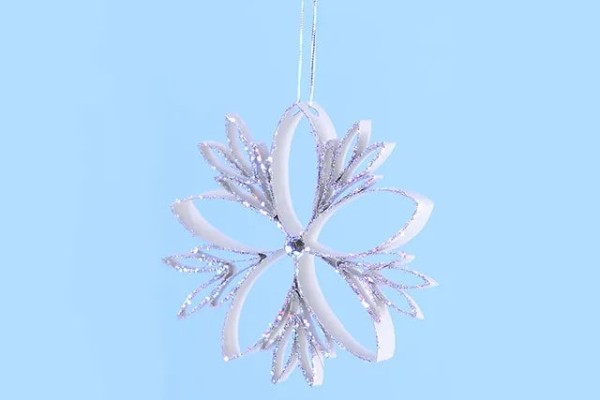 废物利用手工制作雪花挂饰