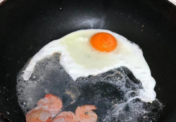 早上10分钟搞定早餐，法棍配鲜虾超美味，你家试了吗？