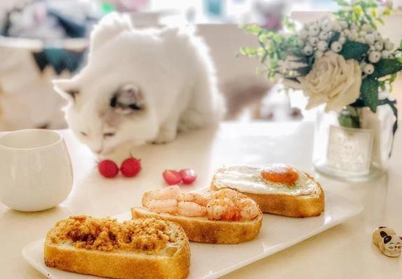 早上10分钟搞定早餐，法棍配鲜虾超美味，你家试了吗？