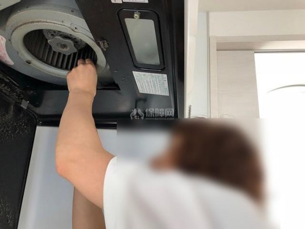 不拆架子如何清洗油烟机油污?