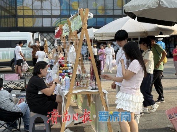 年轻人期待的市集，从“凑摊子”转向“做内容”