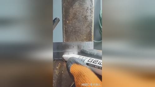 这师傅果然是个高手，他巧妙的将三根方管无缝拼接，真的太厉害了