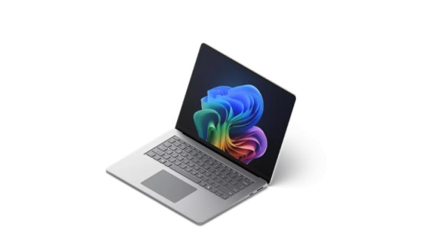 13.8 英寸和 15 英寸 Intel 版 Windows 11 AI+ PC，Surface Laptop 的渲染图。