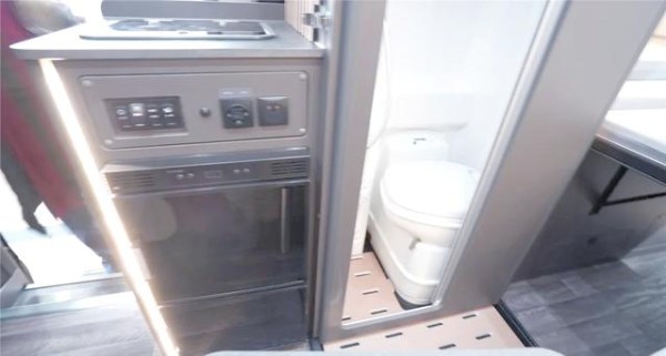 卫航美洲豹房车：创新设计与实用功能深入解读-有驾
