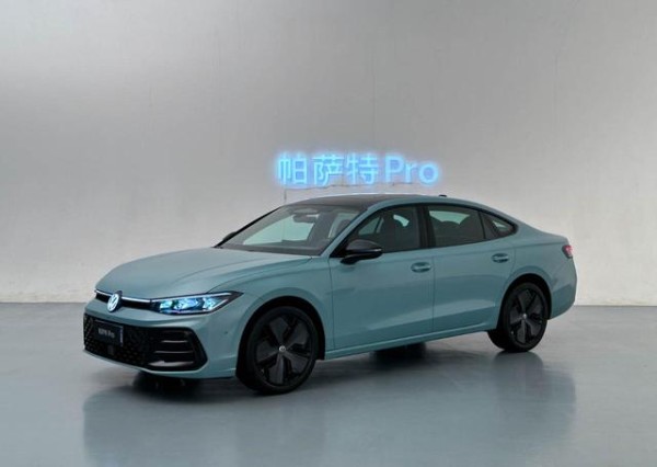 帕萨特换新前脸，老款被嫌太土，后排能躺平吗？-有驾