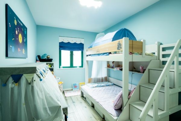170㎡一家三代同住的家 客厅里装下休闲区和玩乐区