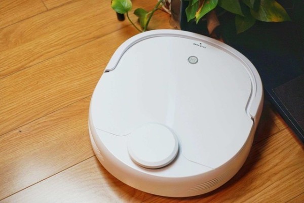 云鲸拖扫一体机器人上手：首发自动清洁拖布，智能、省心还高效？